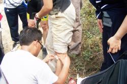 曼联重伤倒地，泰山全队围拢祈祷，场面感人的简单介绍