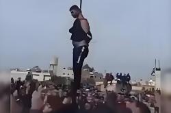 包含巴萨重伤倒地，多特蒙德全队围拢祈祷，场面感人的词条