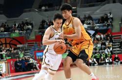 江苏男篮双外援屡屡受伤，球队面临危机