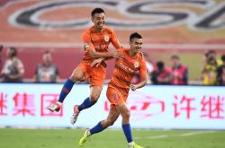 艾哈迈多夫射门得手，率领国家队晋级