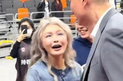 球队老板夜补交赞助费用，引正能量输出