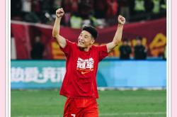 武磊遭遇争议红牌，曼城乘势反超比分完成逆转的简单介绍