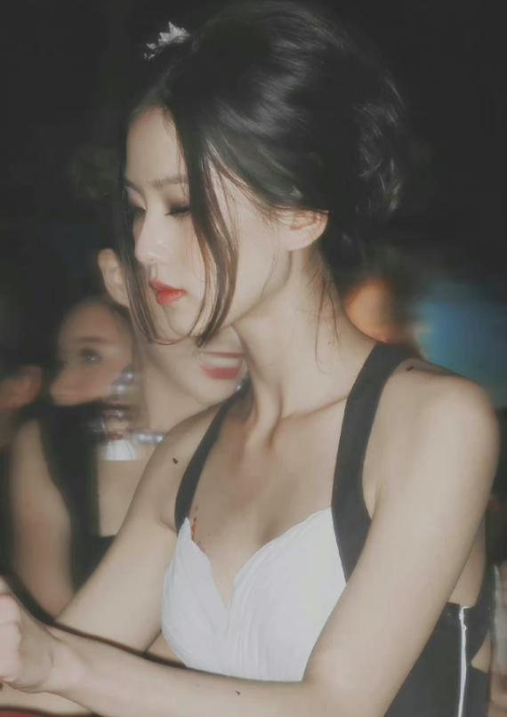精彩瞬间：女子足球比赛中的惊艳瞬间