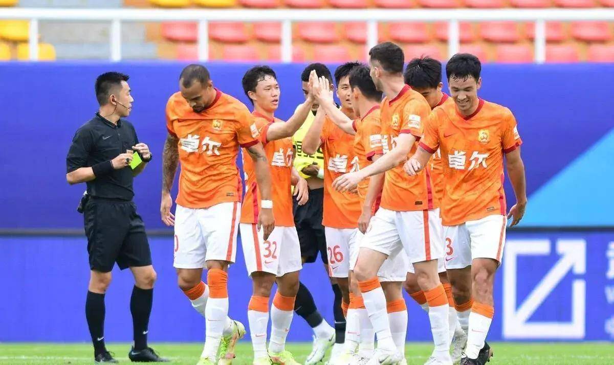 鲁能主场迎战苏宁，争夺积分榜前位