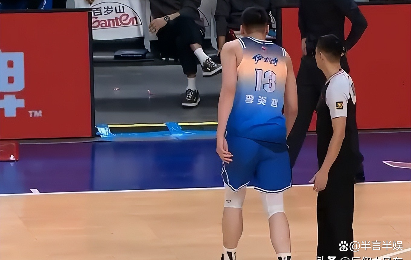 惊心动魄：球队险胜对手，成功摘得胜利果实