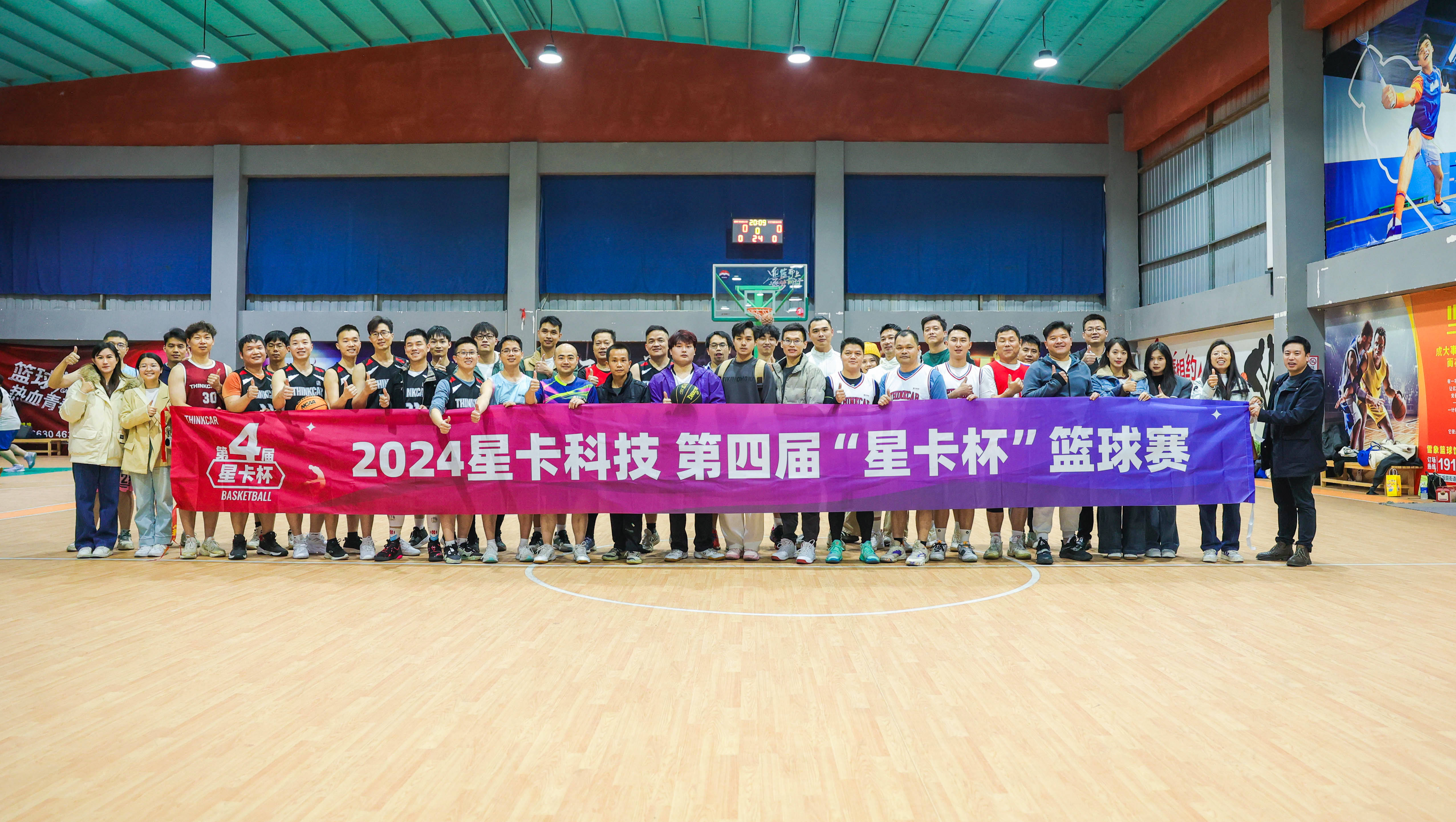 比赛结束后球员交流互动，赛后风采吸引关注的简单介绍