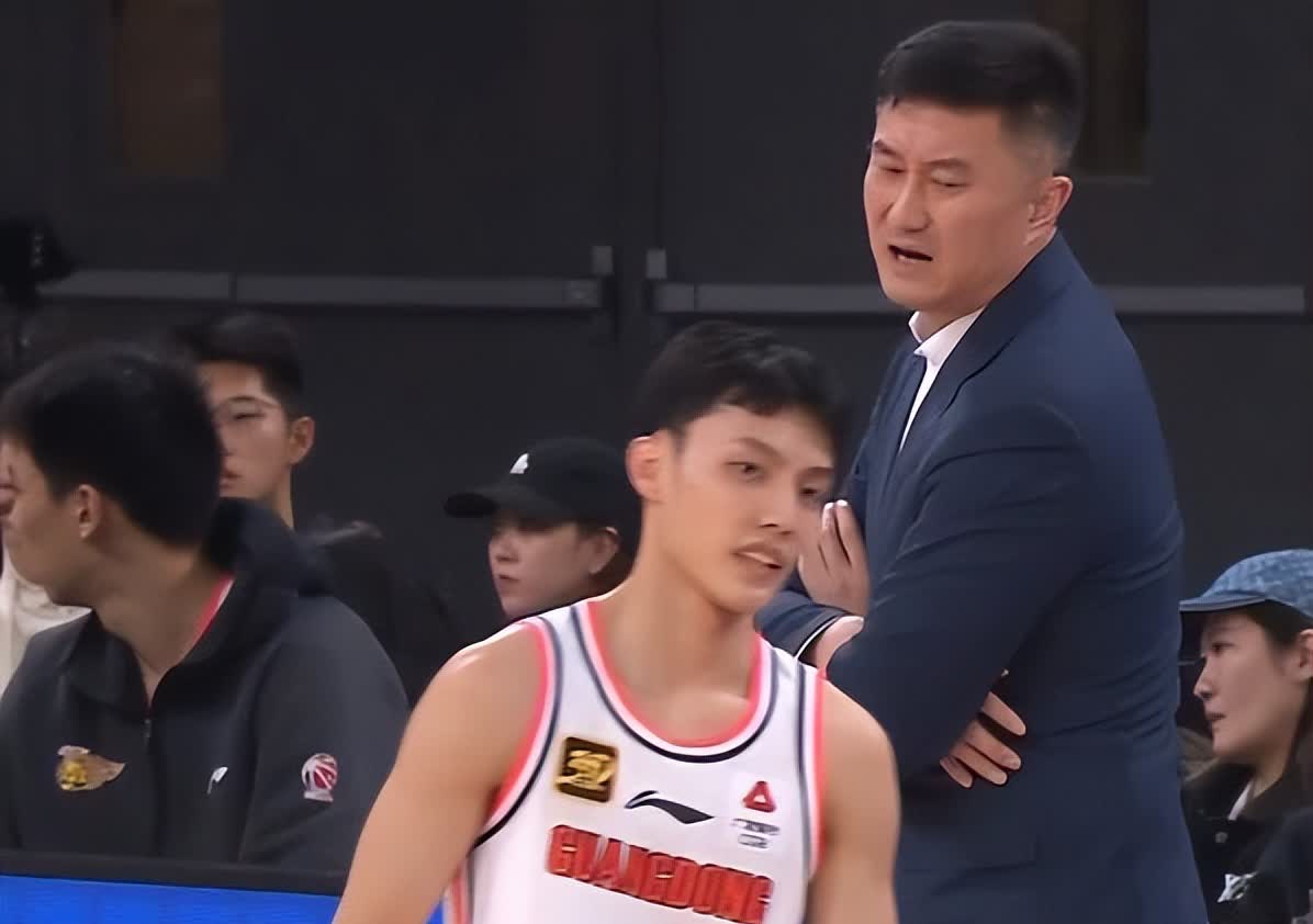 广东队客场惨败，球员状态堪忧