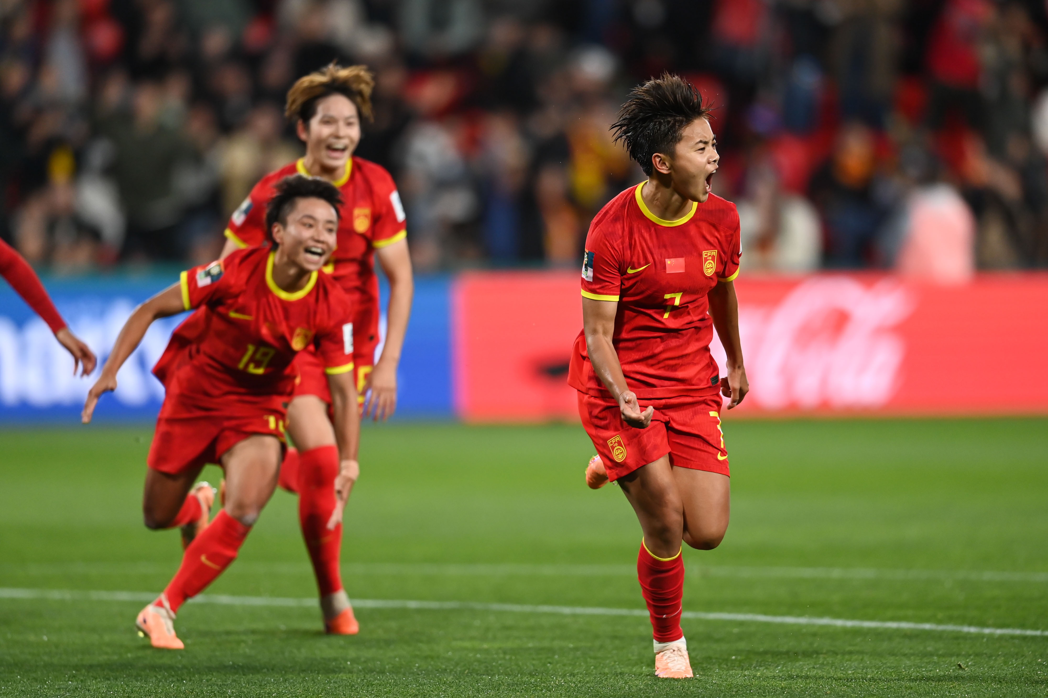 精彩体育瞬间：女足传奇战将再续辉煌