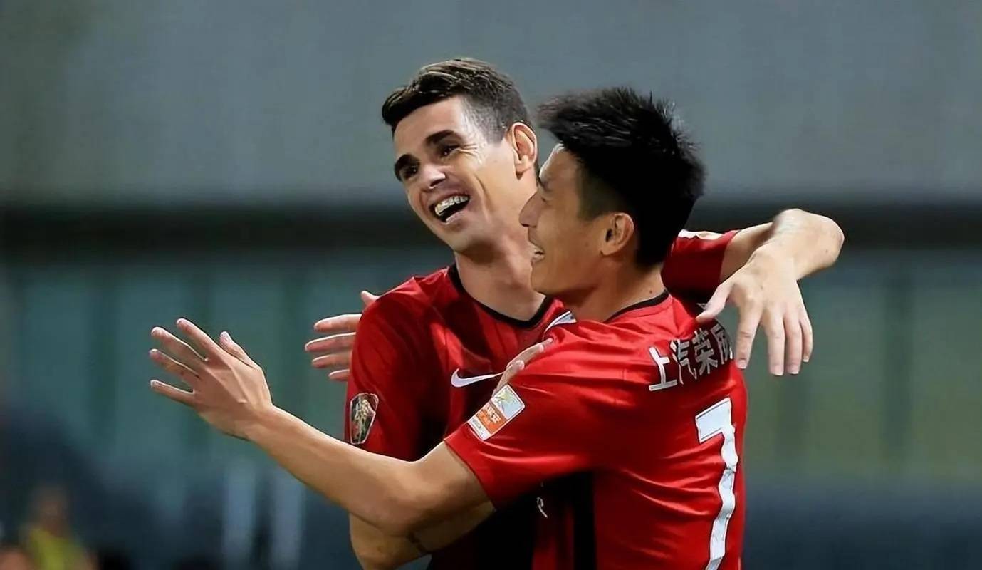 国安错失单刀球，巴萨门将神勇扑救成最大功臣！